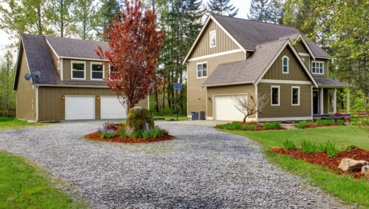 Nice-home-gravel-driveway-870x580